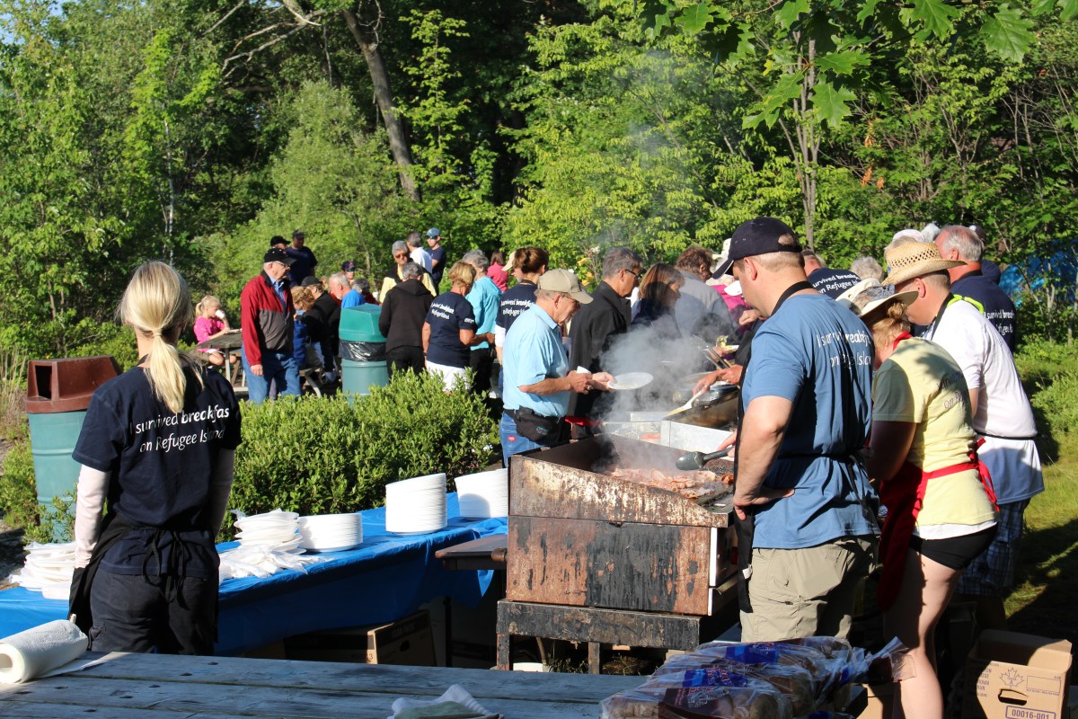Volunteers cooking for island breakfast