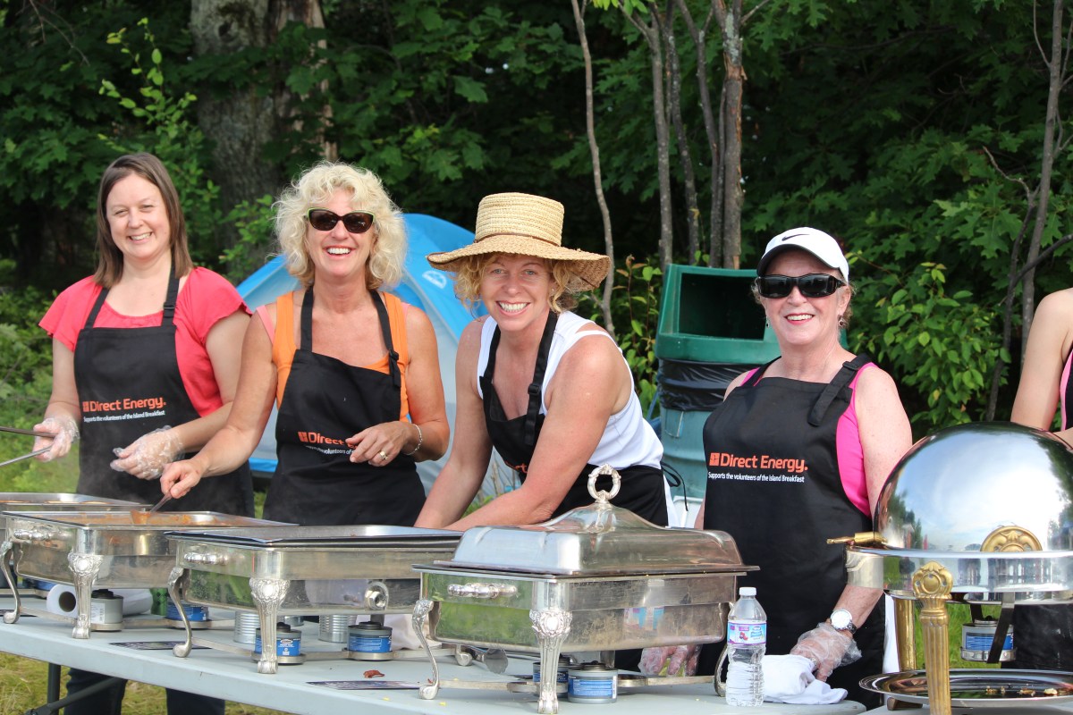 Island Breakfast volunteer servers